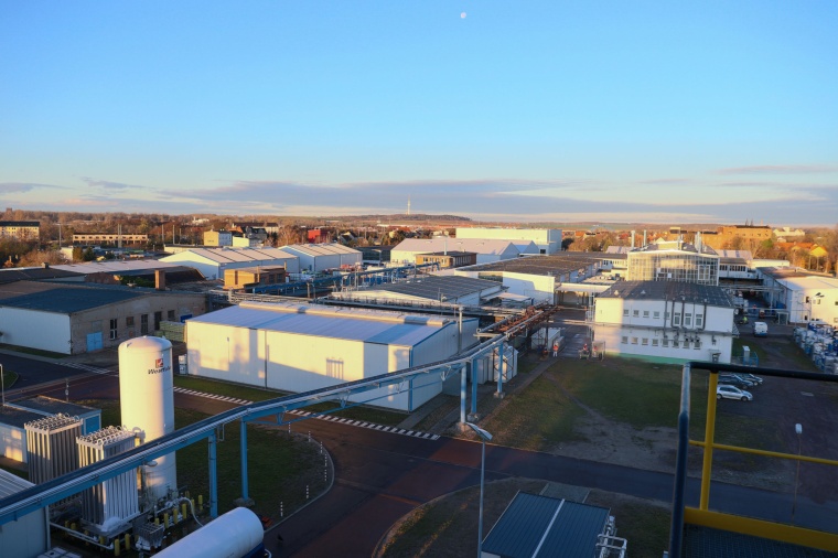 Auch externen Chemieproduzenten und -händlern steht das neue Schirm-Lager...