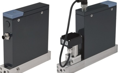 Kompakte Massendurchflussmesser/-regler mit Coriolis-Sensor  von Bürkert