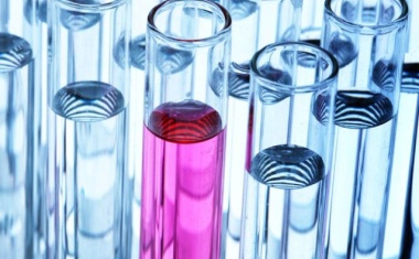 Brenntag erweitert Distributionsvereinbarung mit Evonik