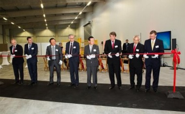 Im Industriepark Kalle-Albert wurde das erste Produktionswerk für Alpolic-Verbundplatten in Europa feierlich eingeweiht