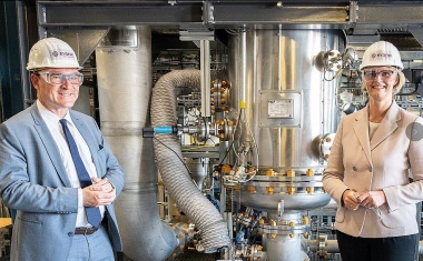 Evonik und Siemens nehmen Versuchsanlage in Betrieb