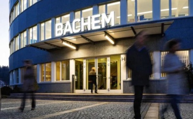 Bachem schließt zwei Großaufträge für Peptide ab
