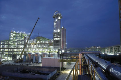 Nachtansicht der MDI-Anlage, die im integrierten Bayerwerk im Chemiepark...