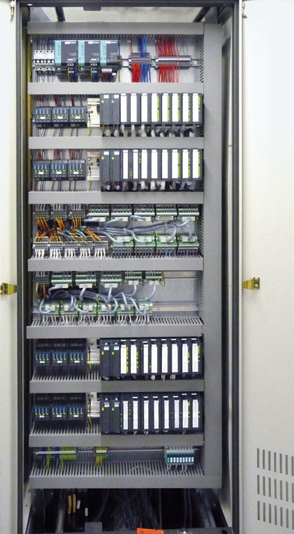 Mit sogenannten Field Termination Assemblies (FTAs) wurden die Frontstecker der...