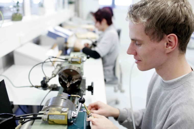 Moderne Produktionsanlage für Analysemesstechnik in Gerlingen.