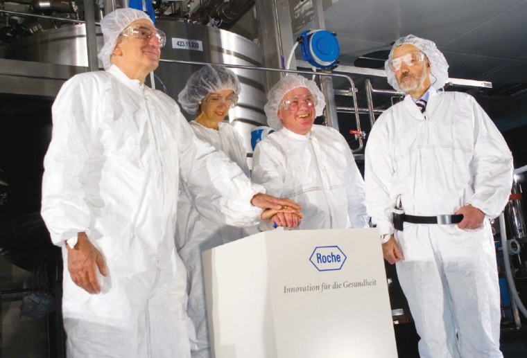 Symbolischer Start der Produktion (v.r.n.l.): Bundesrat Pascal Couchepin,...