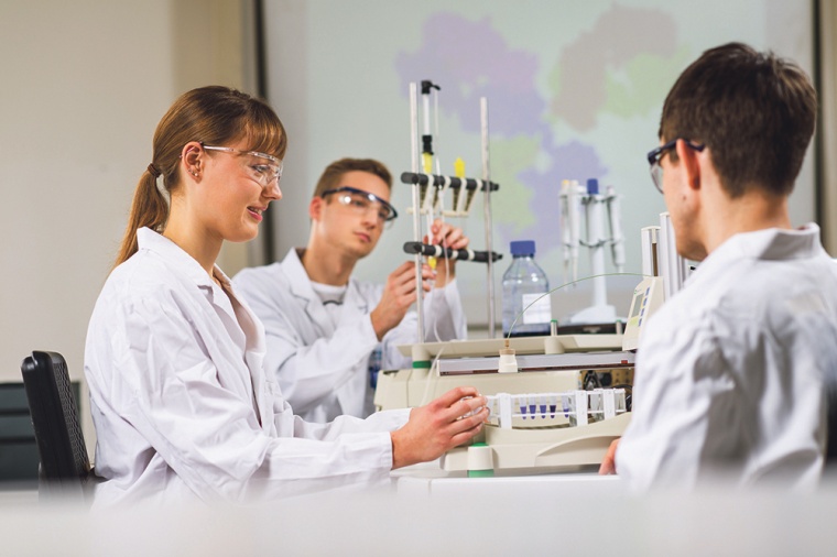 Die Bildungsangebote der Provadis Hochschule vermitteln im Vergleich zu...