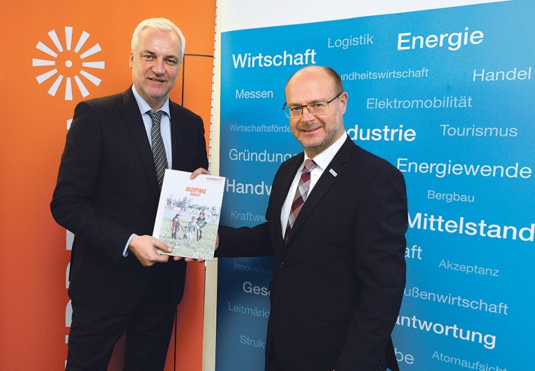 NRW-Wirtschatsminister Garrelt Duin (l.) und Currenta-Geschäftsführer Günter...