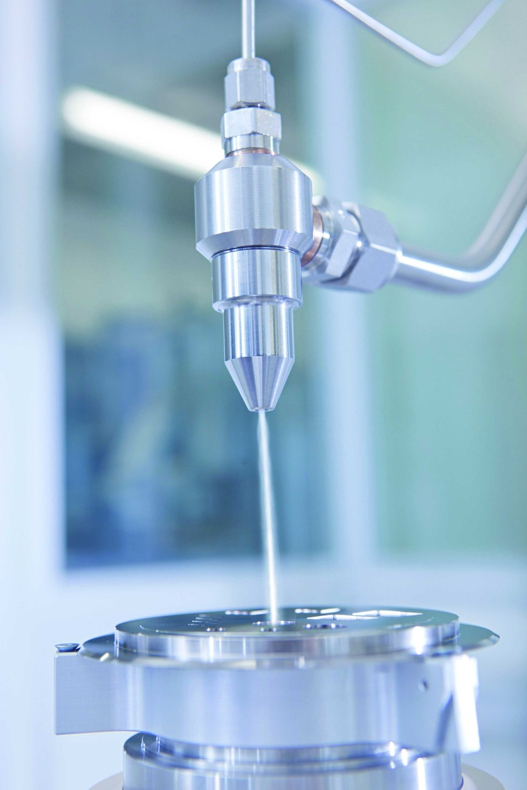 Fraunhofer IPA: Die Reinigung mit CO2-Schneestrahlen bietet durch die...