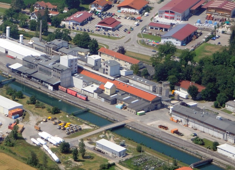 Seit den frühen 1950er Jahren produziert AlzChem Dicyandiamid – bis heute 1...