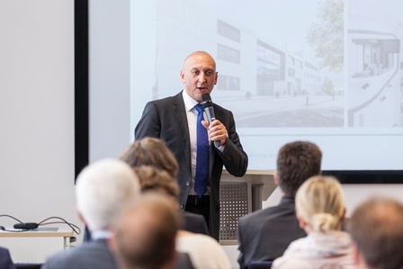 Dr. Udo Gommel, Abteilunsgsleiter Reinst- und Mikroproduktion am Fraunhofer IPA