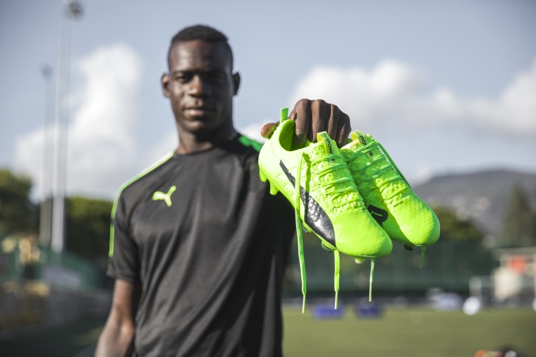 Der EvoPower Vigor 1 bringt Top-Spieler wie Italiens Stürmerstar Mario...