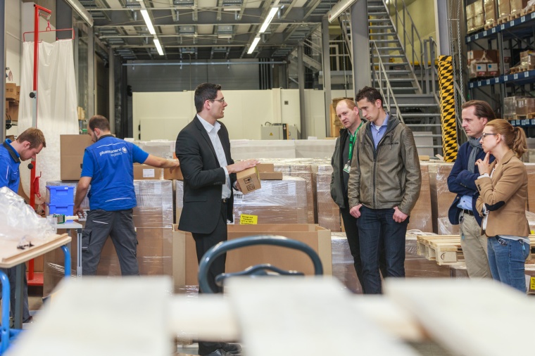 Tag der Logistik bei_Pharmaserv Logistics:_Führung durch das...