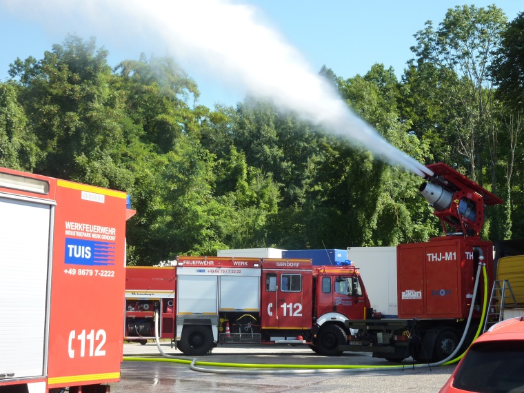 Abb. 1: Im Chemiepark Gendorf setzt man auf das Turbolöschsystem. Gelöscht...