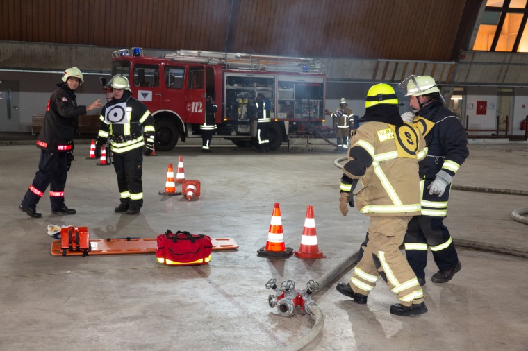 Abb. 2: Die 20 Ausbilder in Gendorf sind keine praxisfernen Theoretiker,...