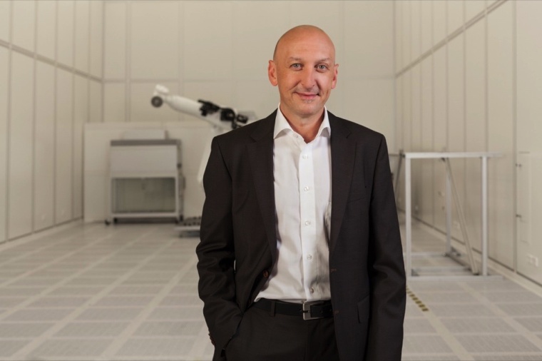Dr.-Ing. Udo Gommel Abteilungsleiter Reinst- und Mikroproduktion Fraunhofer...