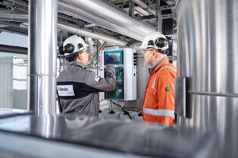 Prozessanalysator zur vollautomatischen Probenahme und Analyse © Deutsche...