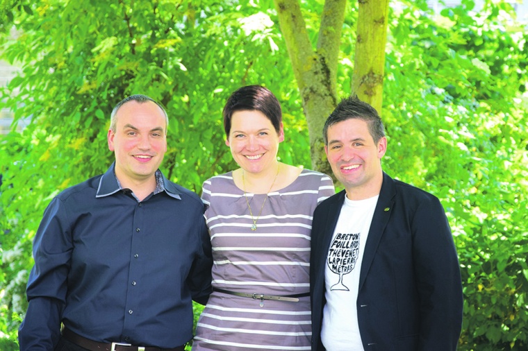 ‘Flaschengeist‘ trifft ‘Raumschiff Enterprise‘: Das Team von Genie...
