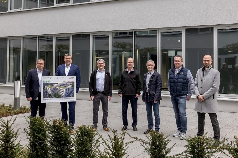 Von links: Peter Michael Weimar (Geschäftsführer Pharmaserv), Michael...