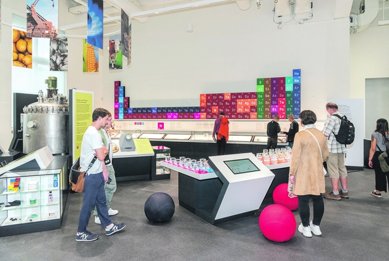Die Chemieausstellung im Deutschen Museum München wurde im Juli 2022 nach...