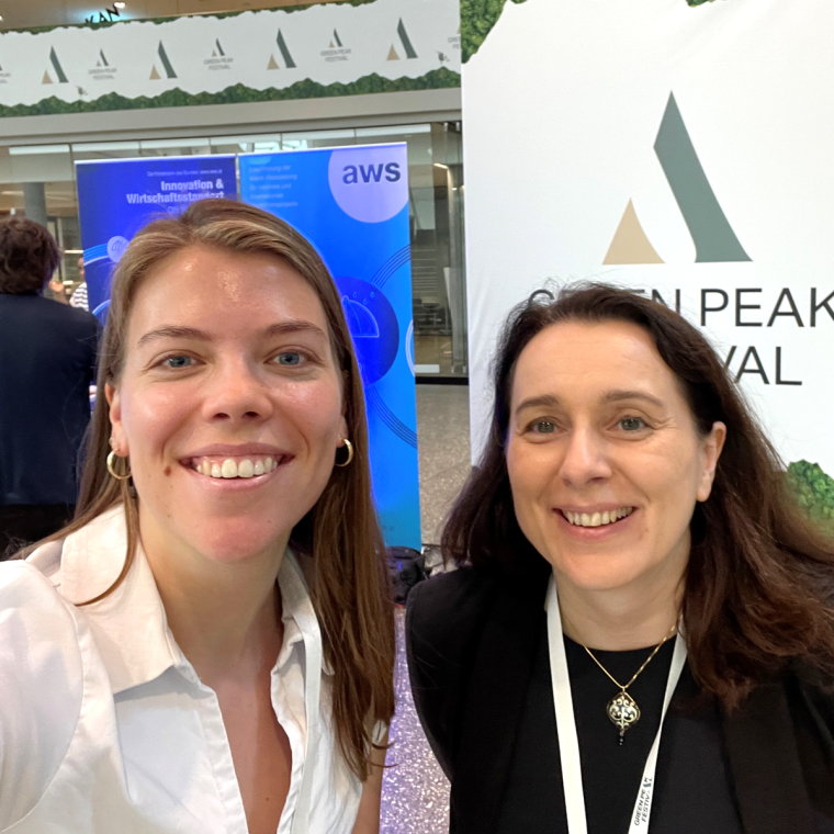 Das Kernteam des Vienna Textile Lab: Evy Murraij, Product Developer, und Karin...