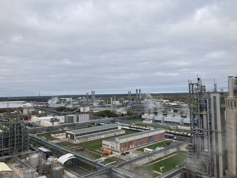 Blick auch die zwei Ammoniakanlagen von SKW in Wittenberg. | © Steffen Höhne
