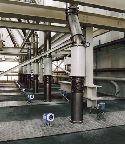 Fig. 3: Level measuring task in a sugar storage silo using the Levelflex M.