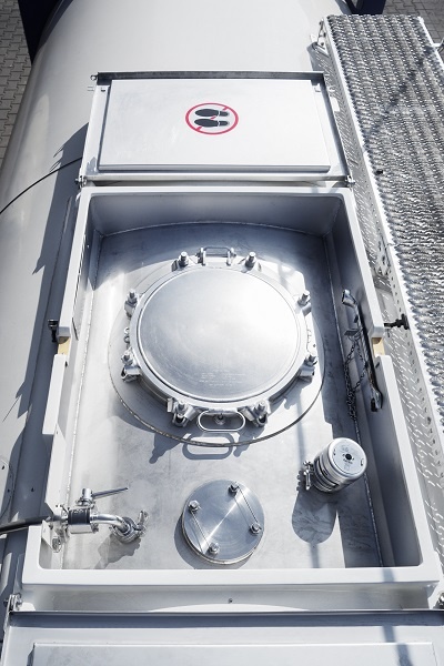 Chemical or foodstuff industry: Special reefer tank containers allow the liquid...