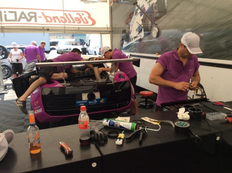 Bremotion-Evonik Motorsports team fixing the technical problem of the Roding...