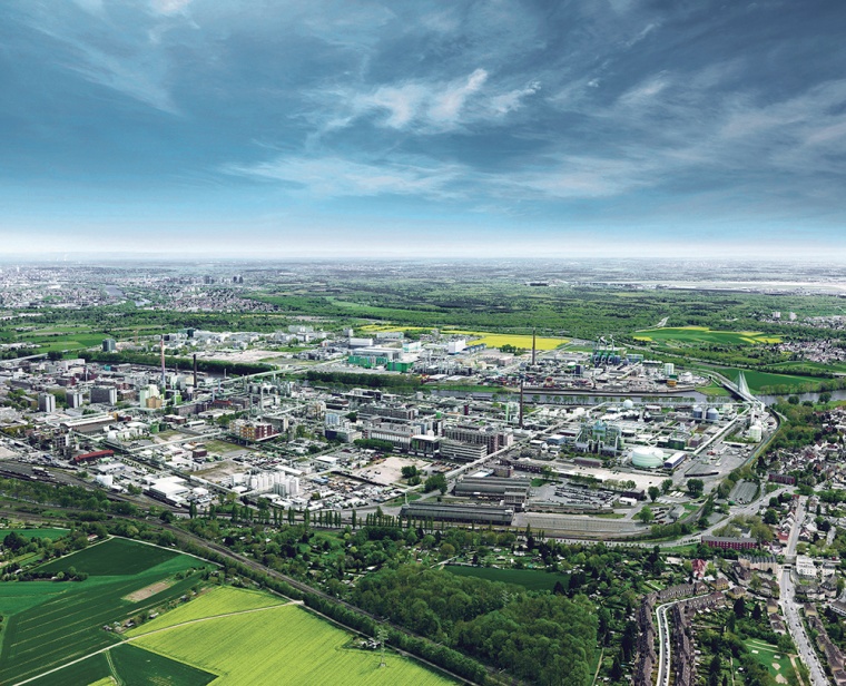 Fig. 2: Höchst Industrial Park, with 460 hectares, is the largest industrial...