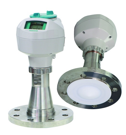 Sitrans LR250 radar transmitter with a flanged encapsulated antenna