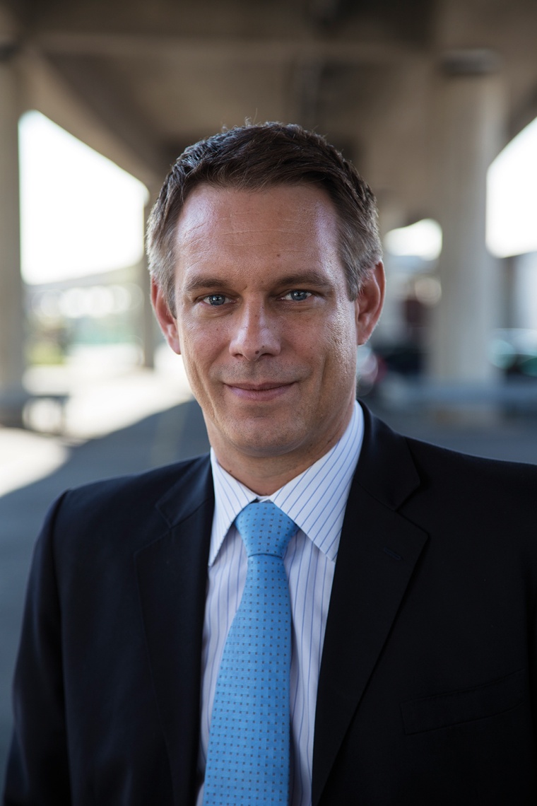 Long-term cooperation that takes the constraints and success factors of...