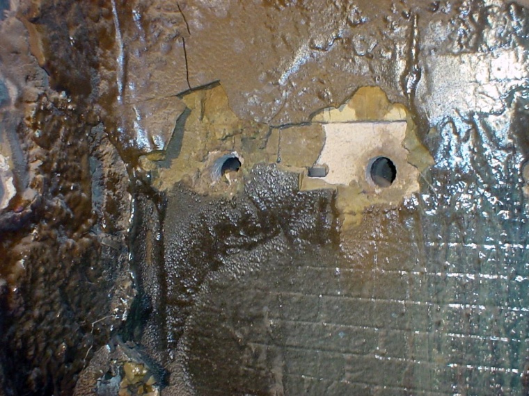 Slag formation in a wood furnace chamber (Figure 3)