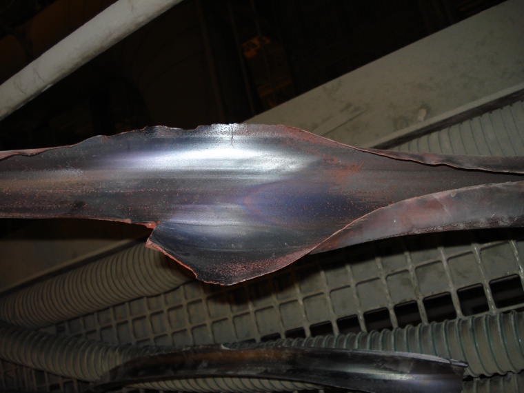 Ruptured superheater pipe (Figure 2), cause: reduced wall thickness caused by...