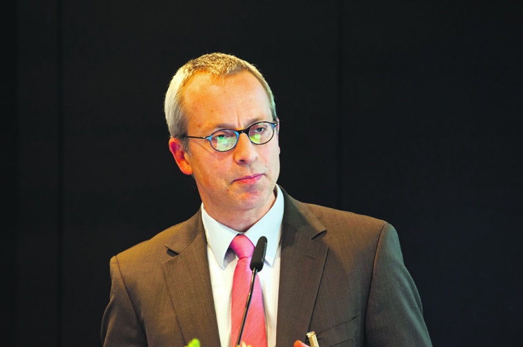 Hubert Truebel, Bayer