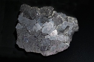Stinkspat (Foto: Dr. Rupert Hochleitner, Mineralogische Staatssammlung München)