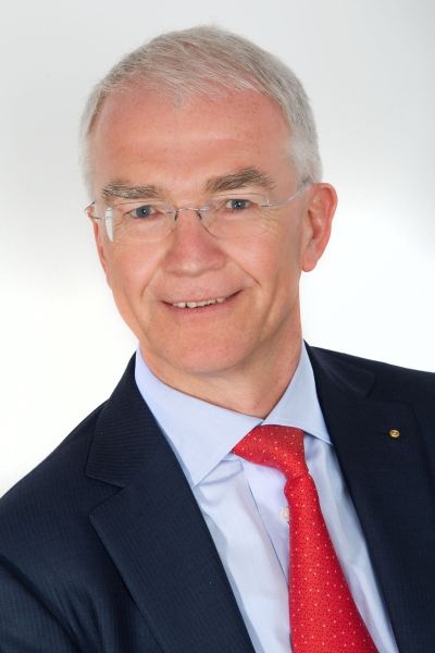 Dr. Heinrich Strunz (Lamilux) führt DIHK-Fachausschuss