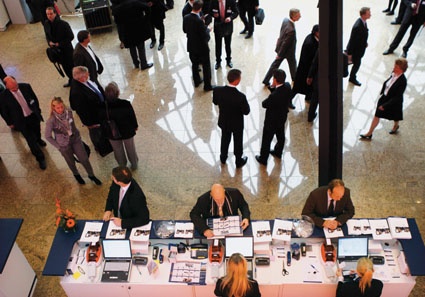 Reges Treiben im Eingangsbereich zum BVL-Kongress (Fotohinweis: BVL/Kai Bublitz)