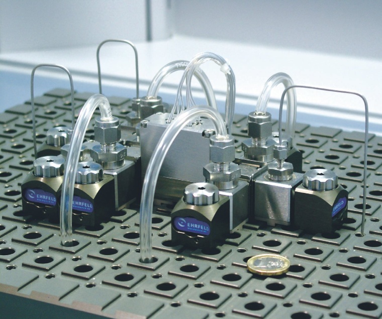 Modulares Mikroreaktionssystem – hier zur Entwicklung im Labormaßstab. Lonza...