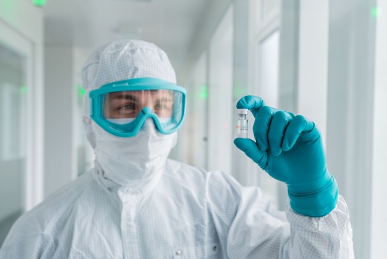 In dieser Ampulle könnte ein Impfstoff gegen Covid-19 sein. Das Tübinger...