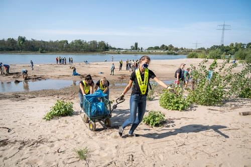98 Reifen, 600 Kilogramm Metall und 68 Säcke mit Müll werden nun fachgerecht...