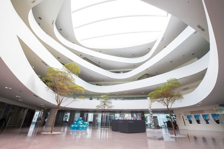 Das Atrium im Innovation Headquarter (IHQ) in Linz, Österreich. Foto: Borealis