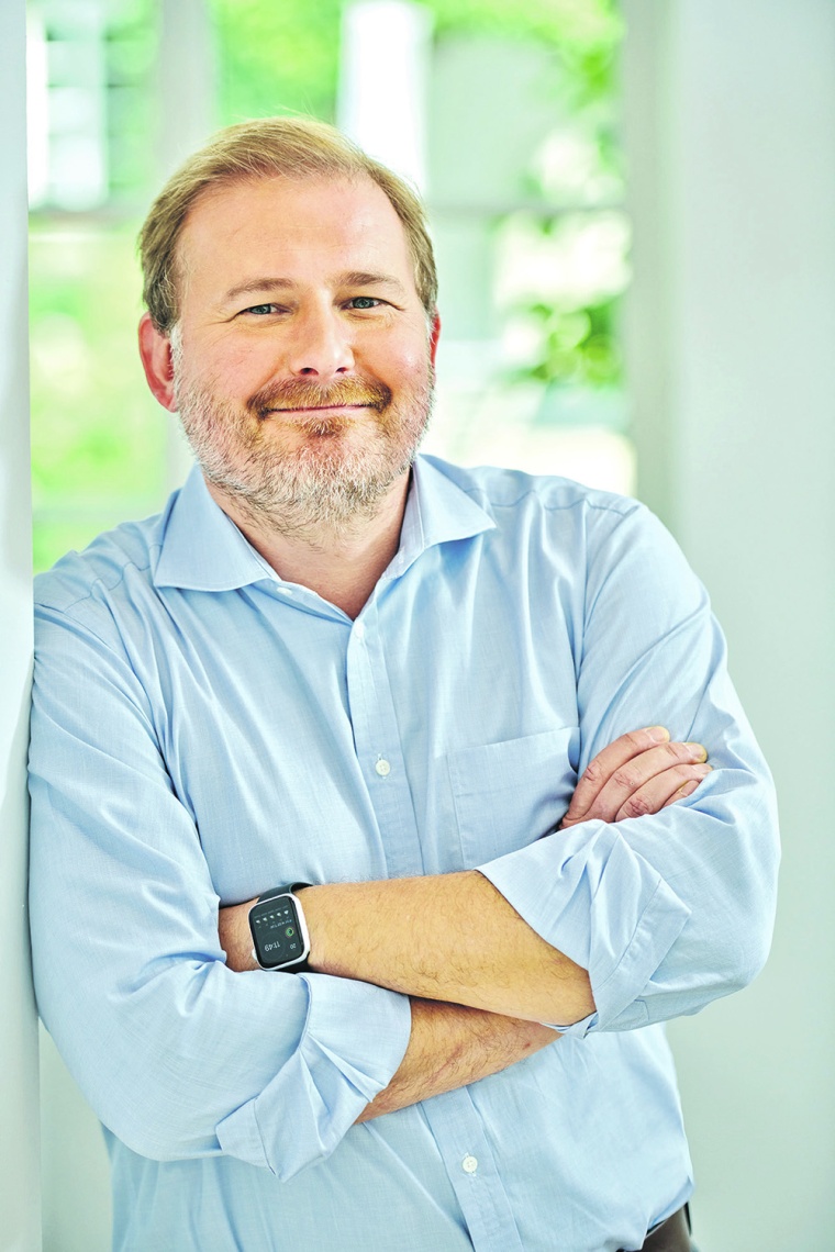 Thomas Haendly ist CDO im Geschäftsbereich Industrie bei Enowa. Er leitet das...