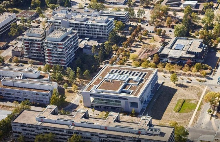Merck und die TU Darmstadt (Foto: Chemiegebäudekomplex auf dem Campus...