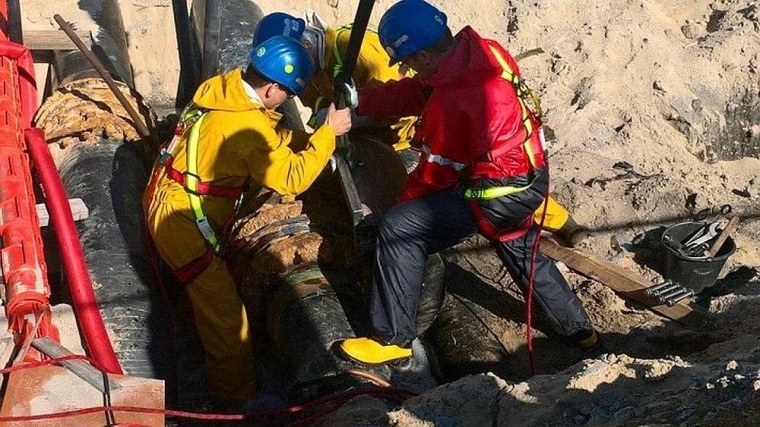 Die Leckabdichtung im laufenden Betrieb erspart dem Betreiber den...