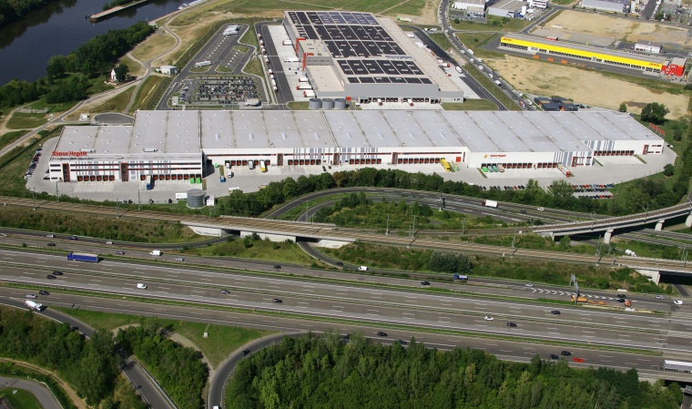 Das Logistikcenter von Simon Hegele in Frankfurt/Raunheim // ©Simon Hegele...