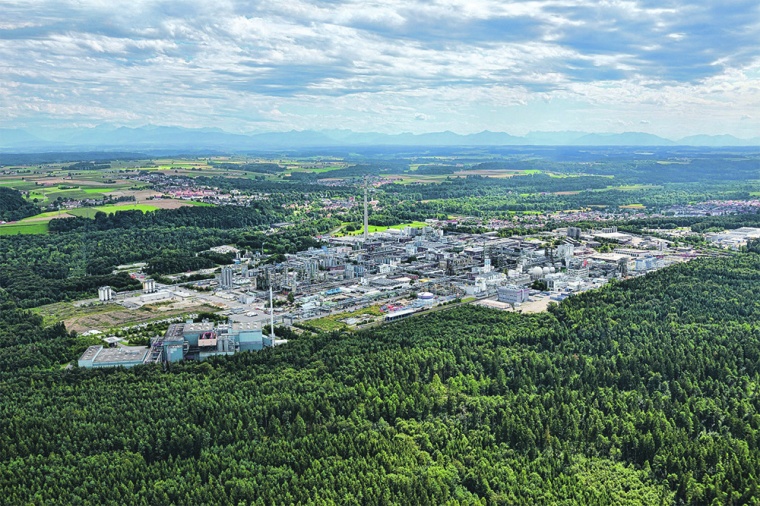 Produkte der Unternehmen im Chemiepark Gendorf bilden den Ausgangspunkt für...