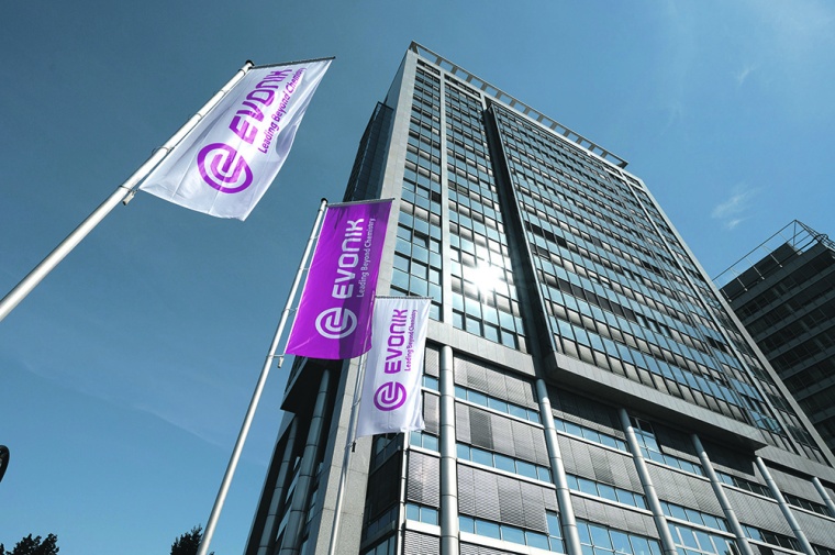 Die digitale Transformation der Chemieindustrie nimmt Fahrt auf. Evonik will...