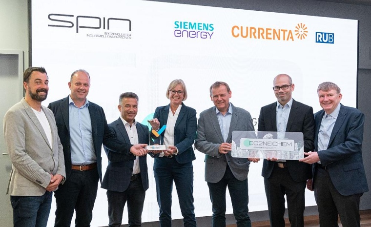v.l.n.r.: Thomas Bagus, Dr. Stefan Glos, Nevzat Oezcan (Siemens Energy), Dr....