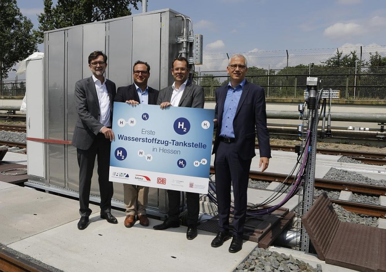 Der hessische Wirtschafts- und Verkehrsminister Tarek Al-Wazir,...